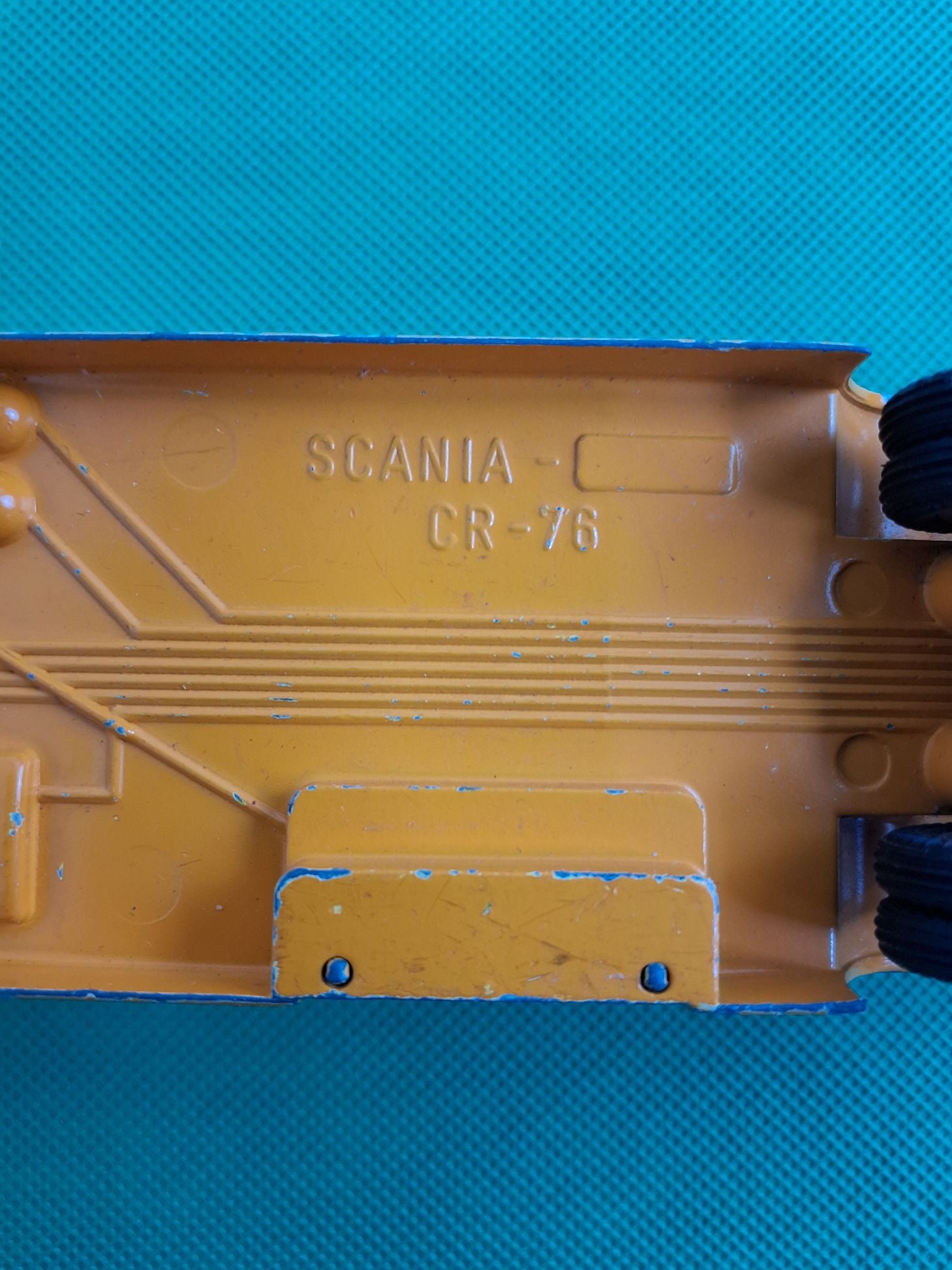 Tekno 851 Scania CR-76 Jolly